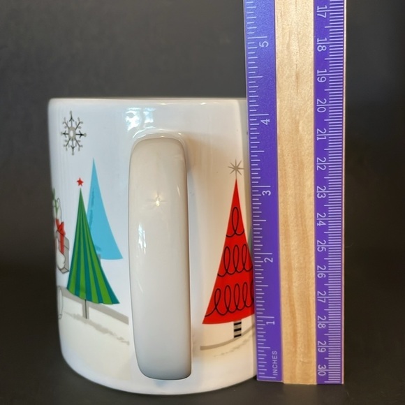 Disney Mickey & Friends Christmas 16oz Large Ceramic Coffee Mug Zrike Brands - Picture 3 of 6